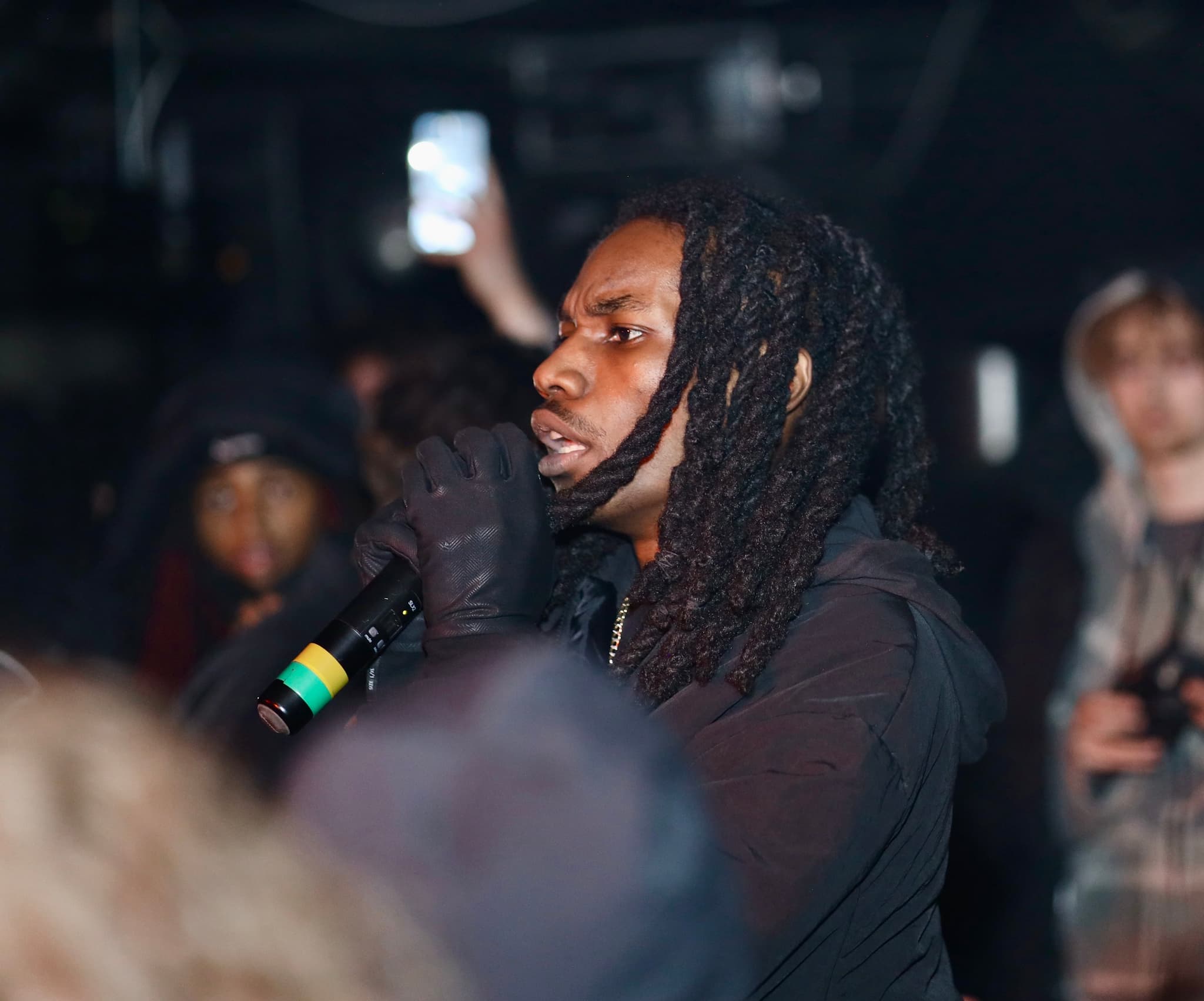 Rekover Jet performing live